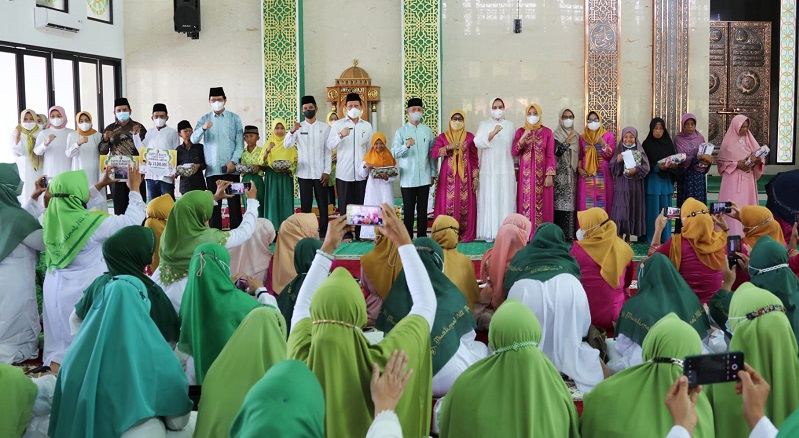 Pengajian di Pringsewu, Gubernur Apresiasi Hadirnya Buku Mushaf Al-Qur’an Terjemahan Bahasa Lampung